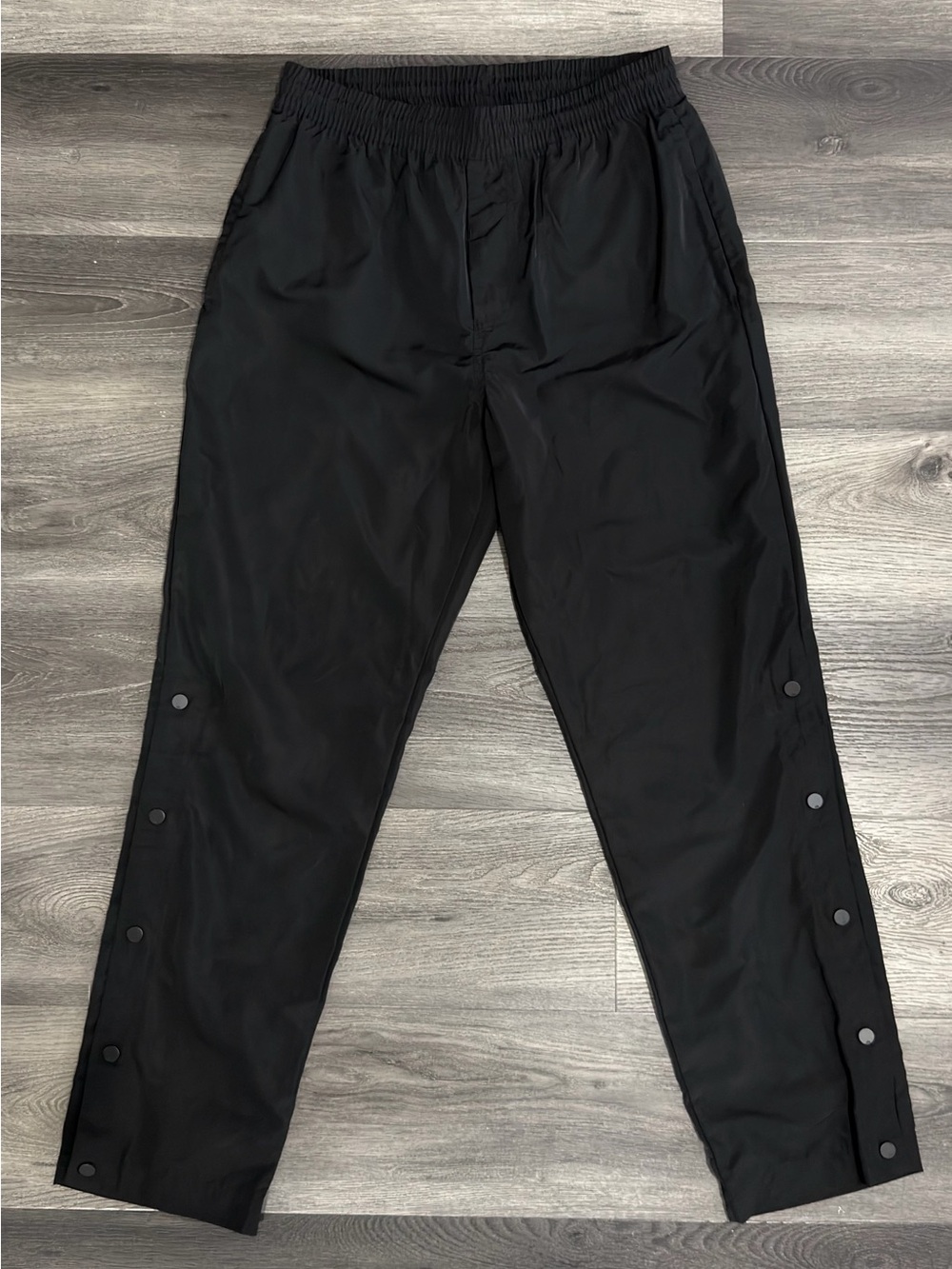 ALO Yoga Men’s Black Snap-Button Joggers